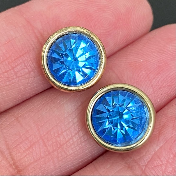 Vintage MONET Signed Blue CZ Stone Gold-plated Stud Earrings 5g. - Picture 6 of 13
